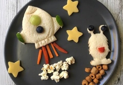 Forme pentru sandvișuri și fructe